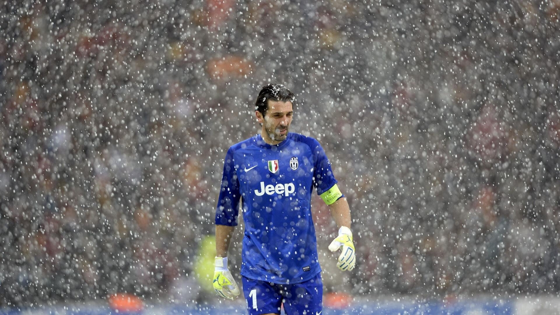 燃情欧冠夜,球迷狂欢不夜城